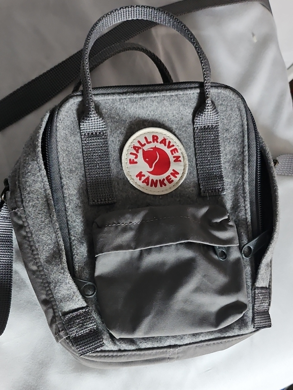 Kånken Mini Crossbody Bag - Gray